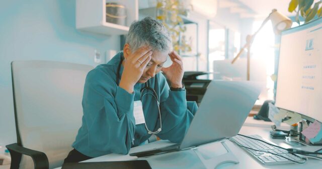 Por que os sintomas de burnout tem crescido entre médicos?